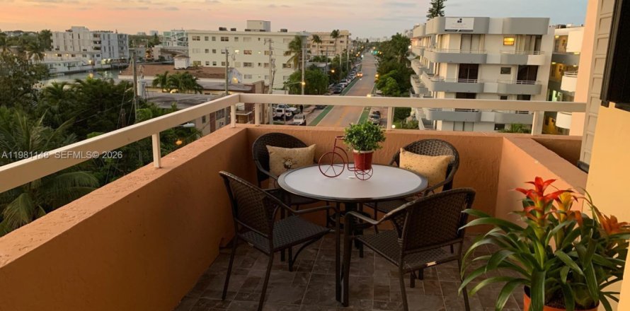 Condo à Miami Beach, Floride, 2 chambres № 2046887