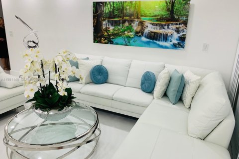 Copropriété à vendre à Miami Beach, Floride: 2 chambres, 104.42 m2 № 2046887 - photo 2