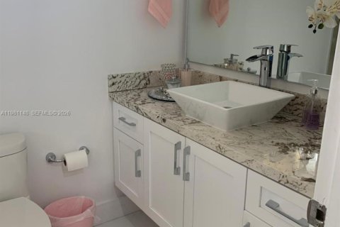 Copropriété à vendre à Miami Beach, Floride: 2 chambres, 104.42 m2 № 2046887 - photo 11