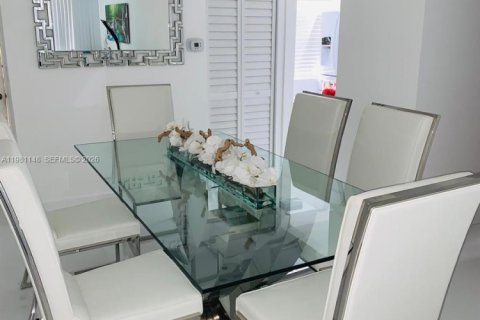 Copropriété à vendre à Miami Beach, Floride: 2 chambres, 104.42 m2 № 2046887 - photo 6