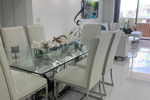 Copropriété à vendre à Miami Beach, Floride: 2 chambres, 104.42 m2 № 2046887 - photo 7