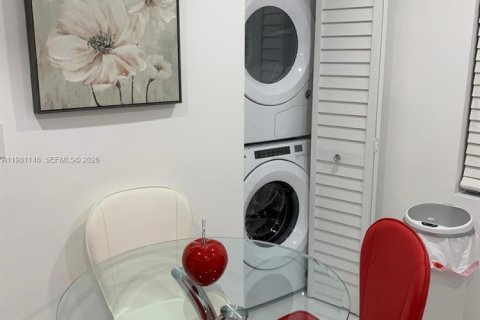 Copropriété à vendre à Miami Beach, Floride: 2 chambres, 104.42 m2 № 2046887 - photo 9