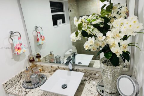 Copropriété à vendre à Miami Beach, Floride: 2 chambres, 104.42 m2 № 2046887 - photo 14