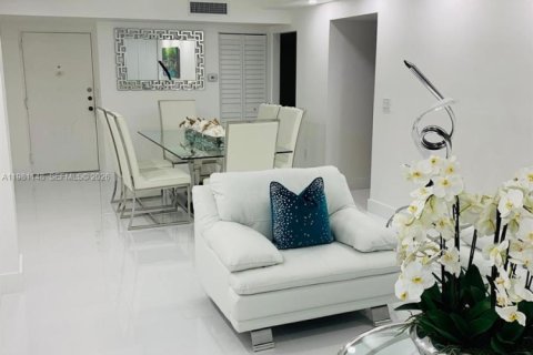 Copropriété à vendre à Miami Beach, Floride: 2 chambres, 104.42 m2 № 2046887 - photo 3