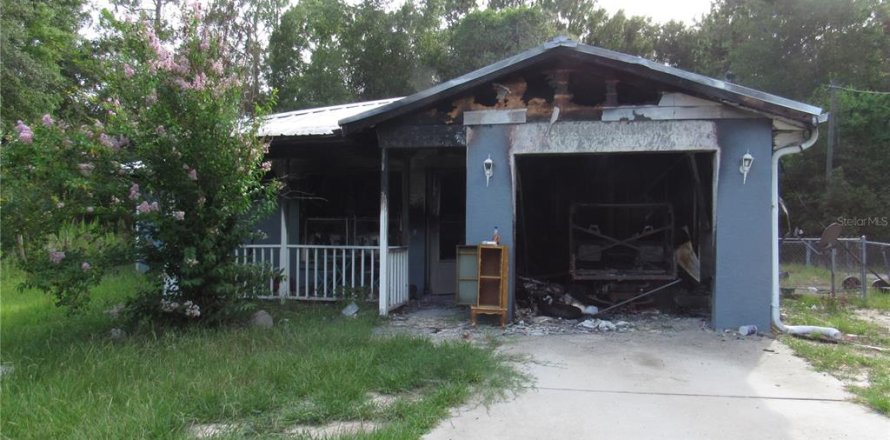 House in Dunnellon, Florida 3 bedrooms, 111.48 sq.m. № 2208026