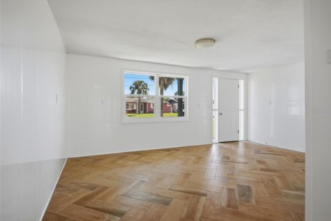 House in Hudson, Florida 2 bedrooms, 80.27 sq.m. № 2421599 - photo 9