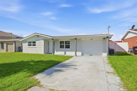House in Hudson, Florida 2 bedrooms, 80.27 sq.m. № 2421599 - photo 4