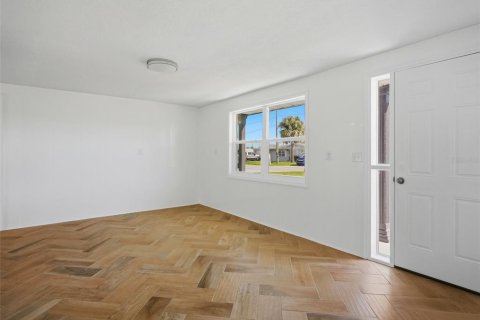 House in Hudson, Florida 2 bedrooms, 80.27 sq.m. № 2421599 - photo 6