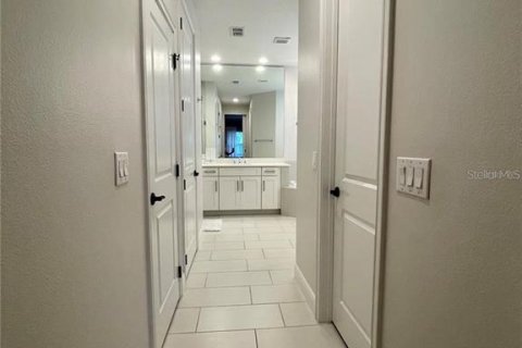 House in Winter Garden, Florida 4 bedrooms, 248.98 sq.m. № 1900777 - photo 24