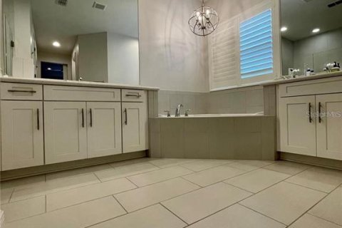 House in Winter Garden, Florida 4 bedrooms, 248.98 sq.m. № 1900777 - photo 25