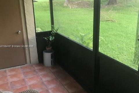 Condo in Miami, Florida, 3 bedrooms  № 1931119 - photo 17