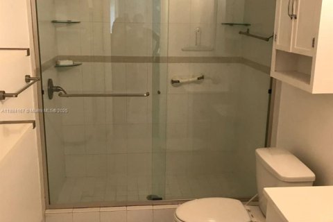 Condo in Miami, Florida, 3 bedrooms  № 1931119 - photo 4