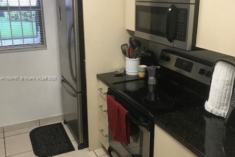 Condo in Miami, Florida, 3 bedrooms  № 1931119 - photo 13