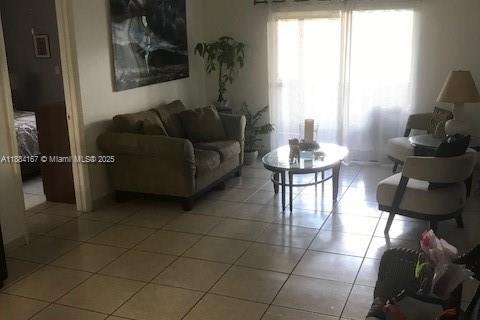 Condo in Miami, Florida, 3 bedrooms  № 1931119 - photo 11