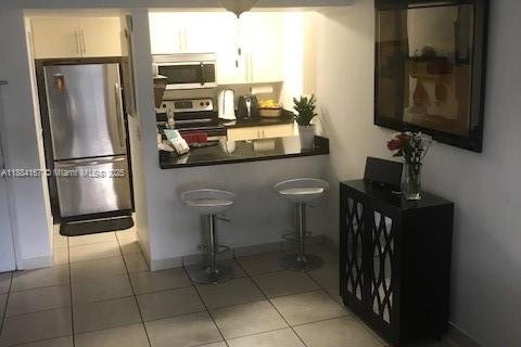 Condo in Miami, Florida, 3 bedrooms  № 1931119 - photo 15