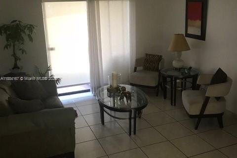 Condo in Miami, Florida, 3 bedrooms  № 1931119 - photo 9