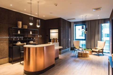 Condominio en venta en Miami, Florida, 1 dormitorio, 62.52 m2 № 2076892 - foto 17