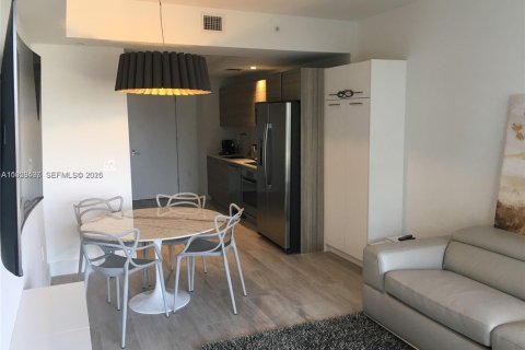 Condominio en venta en Miami, Florida, 1 dormitorio, 62.52 m2 № 2076892 - foto 2