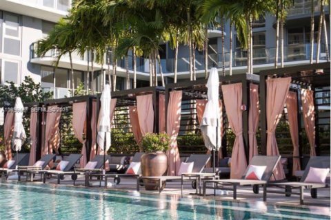 Condominio en venta en Miami, Florida, 1 dormitorio, 62.52 m2 № 2076892 - foto 22