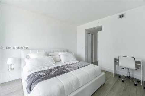 Condominio en venta en Miami, Florida, 1 dormitorio, 62.52 m2 № 2076892 - foto 9