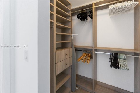 Condominio en venta en Miami, Florida, 1 dormitorio, 62.52 m2 № 2076892 - foto 10