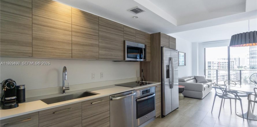 Condominio en Miami, Florida, 1 dormitorio № 2076892