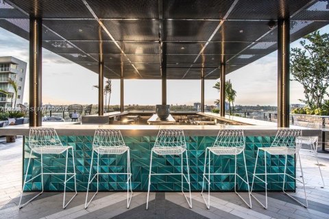 Condominio en venta en Miami, Florida, 1 dormitorio, 62.52 m2 № 2076892 - foto 21