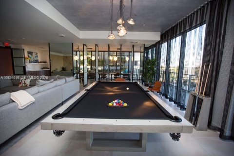 Condominio en venta en Miami, Florida, 1 dormitorio, 62.52 m2 № 2076892 - foto 19