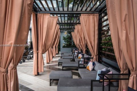 Condominio en venta en Miami, Florida, 1 dormitorio, 62.52 m2 № 2076892 - foto 18