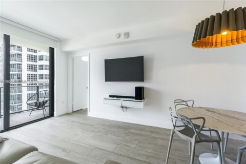 Condominio en venta en Miami, Florida, 1 dormitorio, 62.52 m2 № 2076892 - foto 4