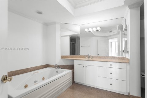 Condo in Miami Beach, Florida, 1 bedroom  № 2038752 - photo 4