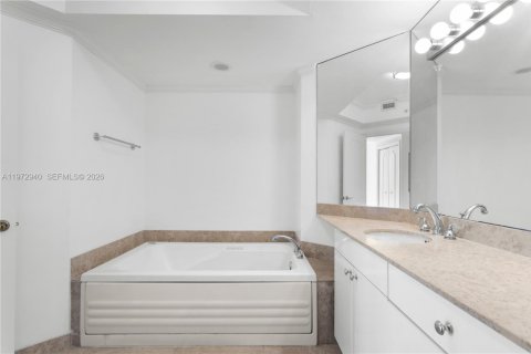 Condo in Miami Beach, Florida, 1 bedroom  № 2038752 - photo 5