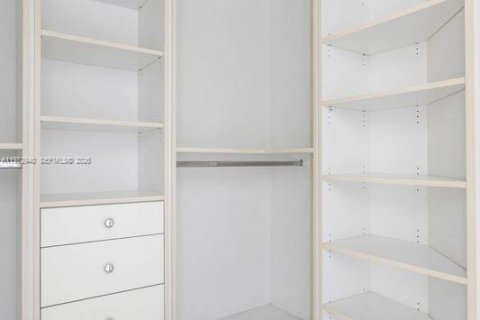 Condo in Miami Beach, Florida, 1 bedroom  № 2038752 - photo 7