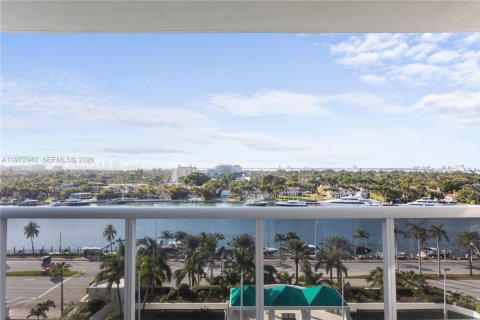 Condo in Miami Beach, Florida, 1 bedroom  № 2038752 - photo 11