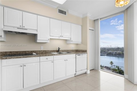 Condo in Miami Beach, Florida, 1 bedroom  № 2038752 - photo 3