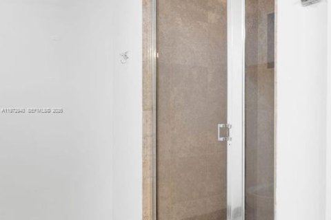 Condo in Miami Beach, Florida, 1 bedroom  № 2038752 - photo 6