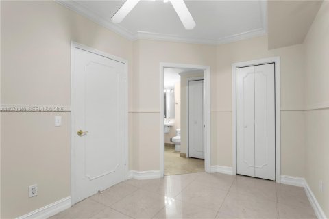 Condo in Miami Beach, Florida, 1 bedroom  № 2038752 - photo 9