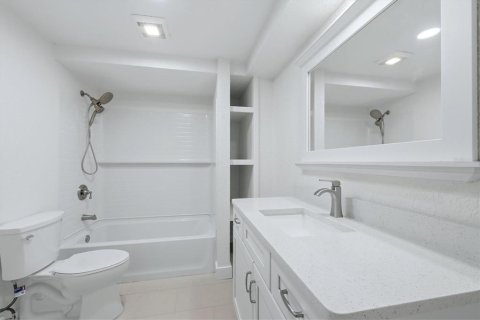 Купить виллу или дом в Венеция, Флорида 11 комнат, 164.62м2, № 2316838 - фото 18