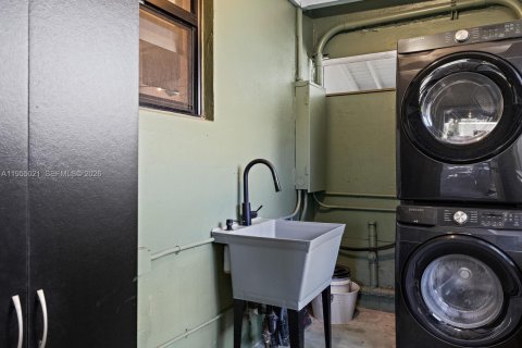 House in Miami, Florida 2 bedrooms, 96.15 sq.m. № 2010336 - photo 29