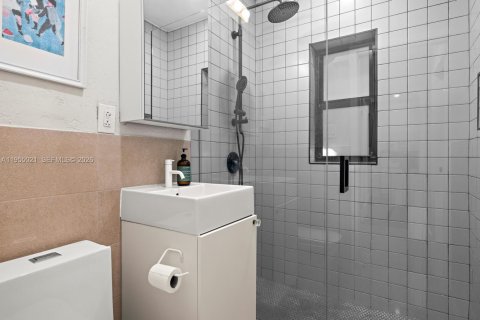 House in Miami, Florida 2 bedrooms, 96.15 sq.m. № 2010336 - photo 24