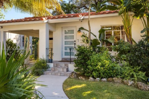 House in Miami, Florida 2 bedrooms, 96.15 sq.m. № 2010336 - photo 10