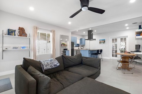 House in Miami, Florida 2 bedrooms, 96.15 sq.m. № 2010336 - photo 15