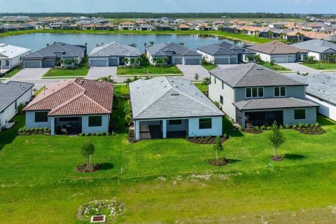 Villa ou maison à louer à Estero, Floride: 4 chambres, 195 m2 № 1182050 - photo 1