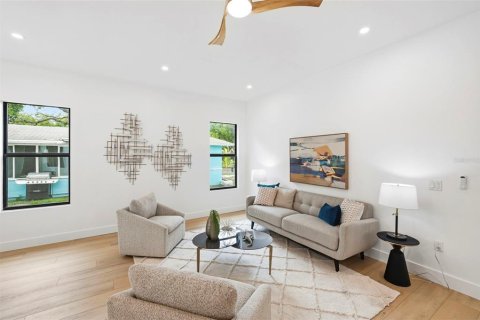 Villa ou maison à louer à Gulfport, Floride: 4 chambres, 259.29 m2 № 2309005 - photo 17