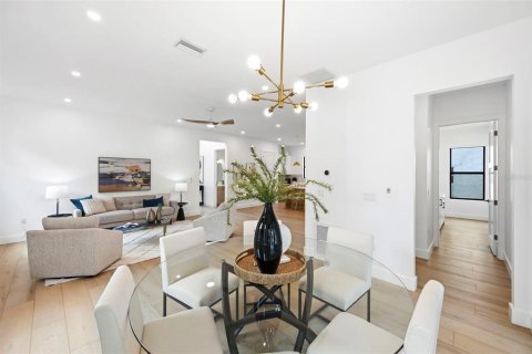 Villa ou maison à louer à Gulfport, Floride: 4 chambres, 259.29 m2 № 2309005 - photo 4