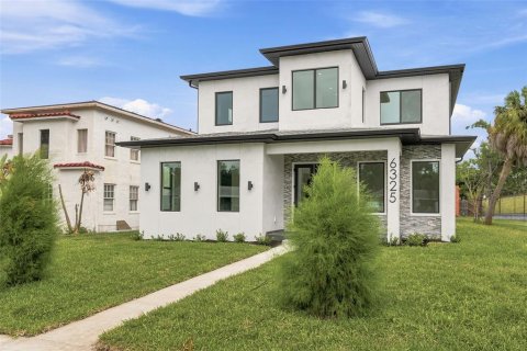 Villa ou maison à louer à Gulfport, Floride: 4 chambres, 259.29 m2 № 2309005 - photo 6