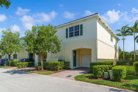 Townhouse in Pompano Beach, Florida 3 bedrooms, 165.74 sq.m. № 1785797 - photo 1