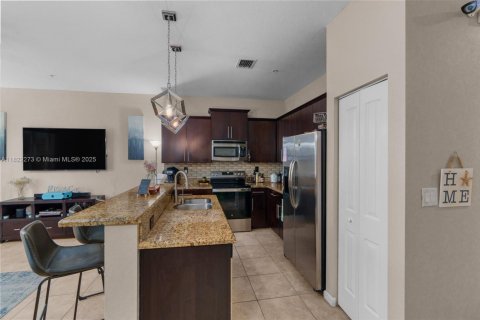 Townhouse in Pompano Beach, Florida 3 bedrooms, 165.74 sq.m. № 1785797 - photo 5