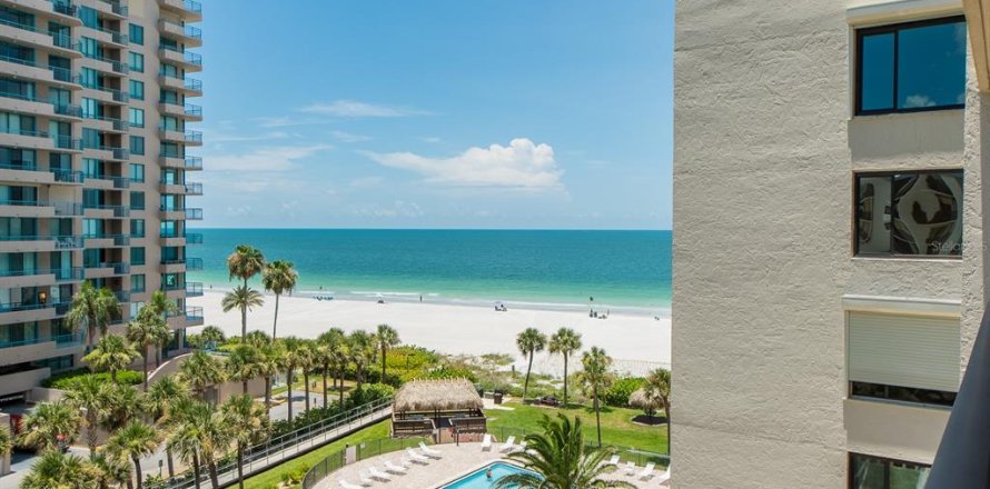 Condo in Clearwater, Florida, 2 bedrooms  № 2195859