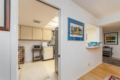 Condo in Clearwater, Florida, 2 bedrooms  № 2195859 - photo 14
